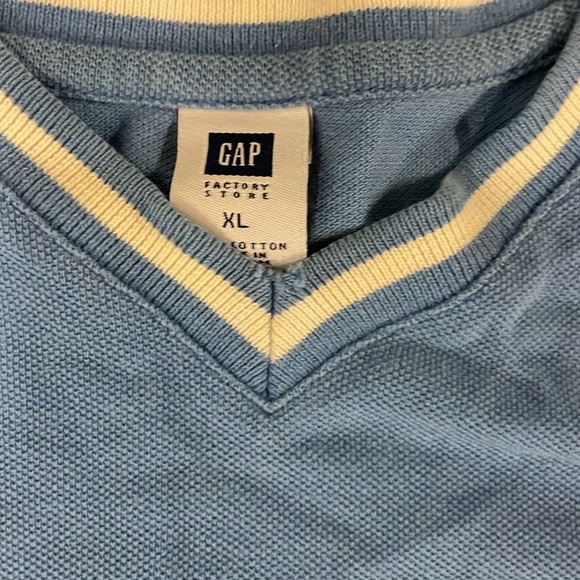 Gap Vest - Picture 2 of 2